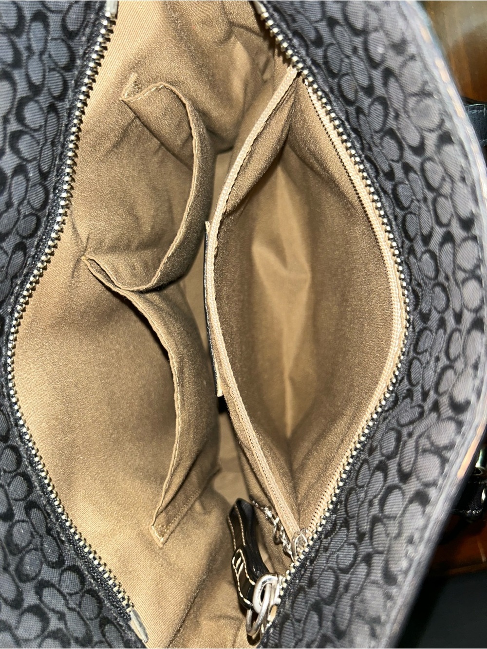 COACH Gallery Tote Signature Black
Jacquard Patent Leather D0849-F12344 - Picture 14 of 17